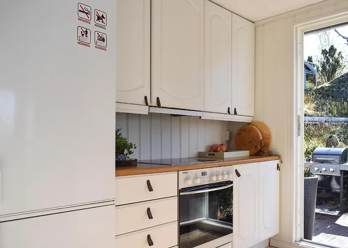 Lovely In Semesterbostad Skånevik